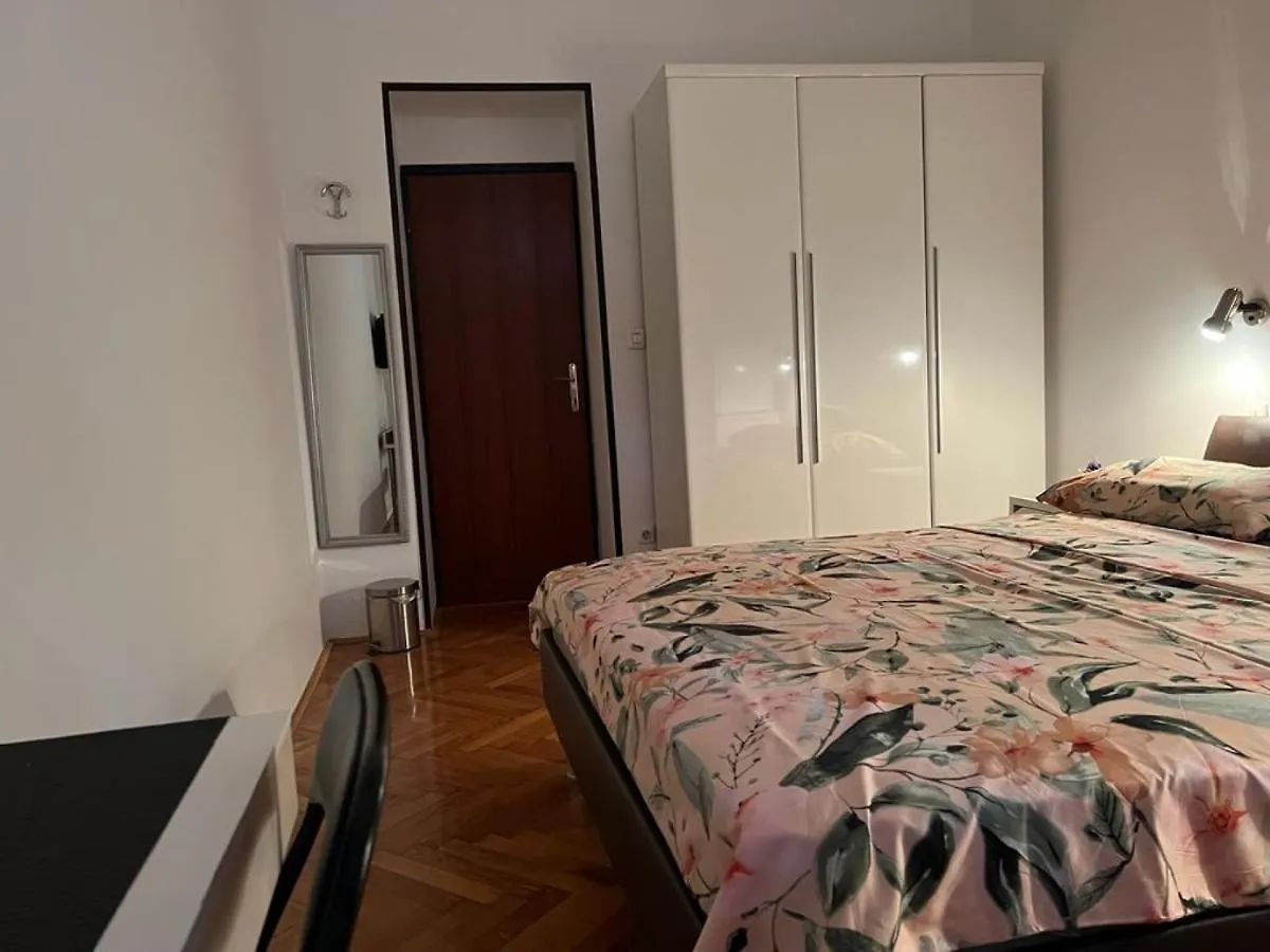 Rooms Aida Pola 0*,  Croazia
